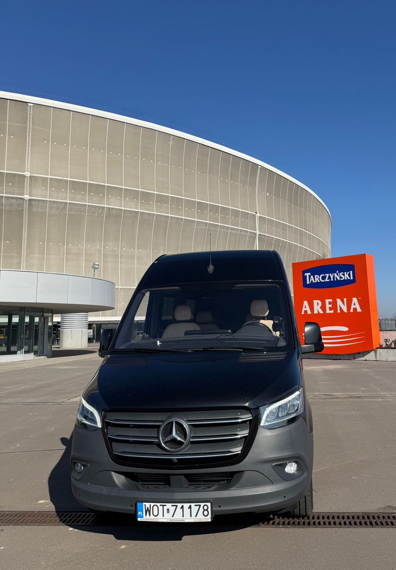 Mercedes-Benz Sprinter Angel Tour przed Tarczyński Arena we Wrocławiu