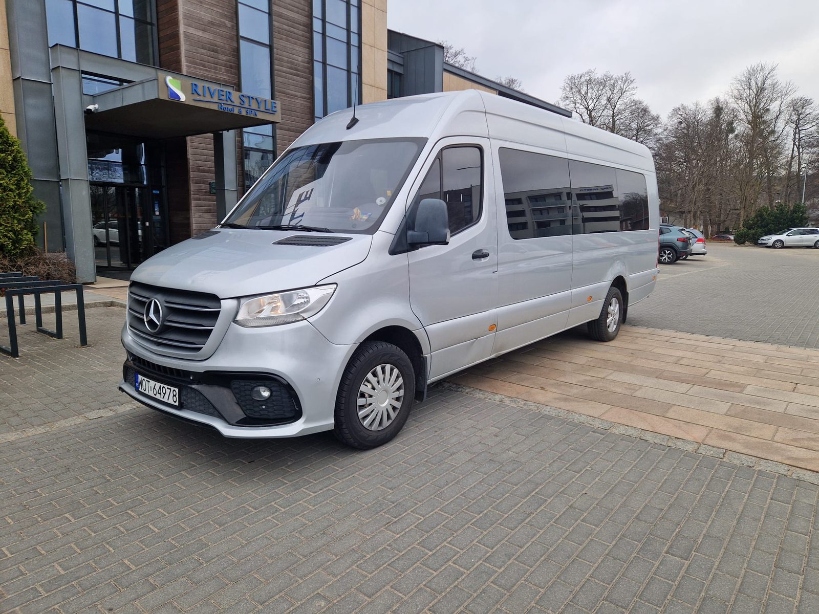 Transfer lotniskowy busem premium Angel Tour